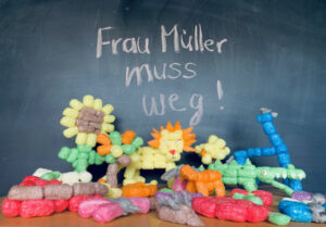 Frau Müller muss weg – quer skaliert